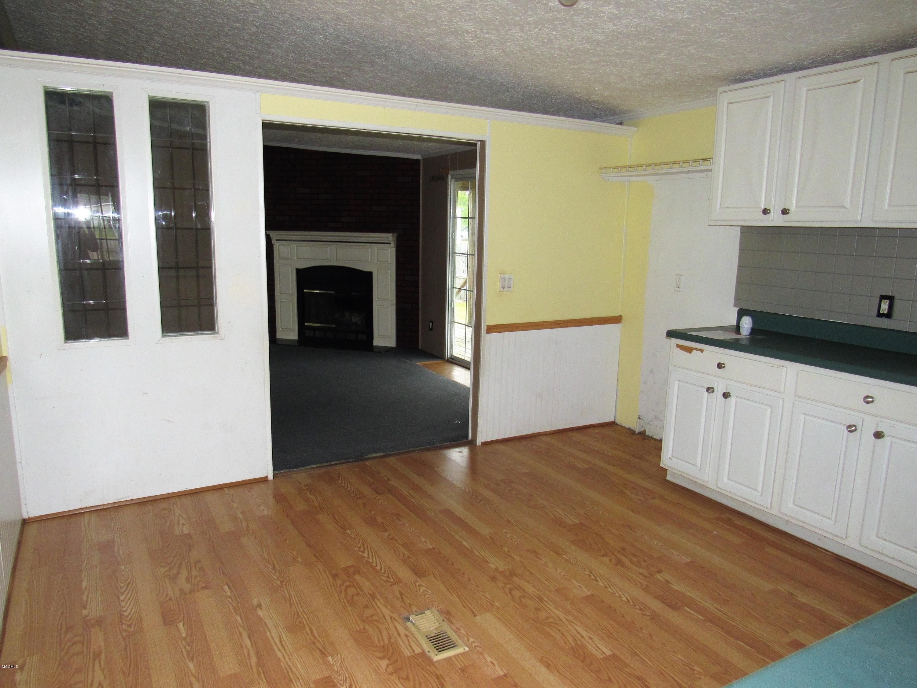 KITCHEN VIEW 2
