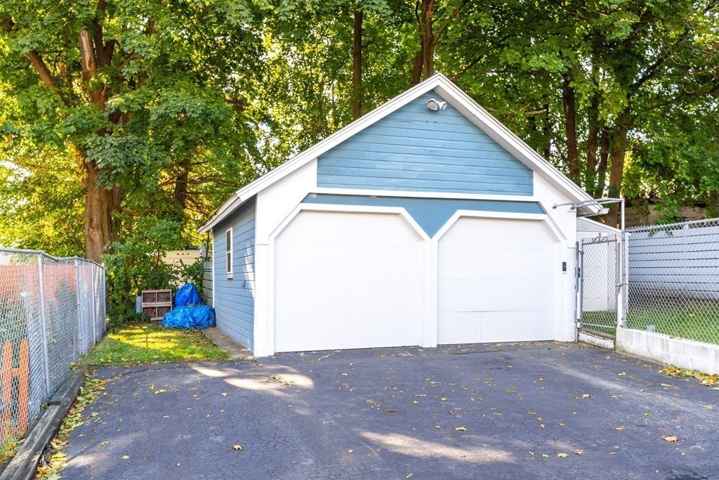 9 Falmouth Street Worcester, MA 01607 - Photo 4 of 27 Gallery Image 4