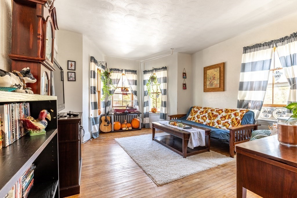 9 Falmouth Street Worcester, MA 01607 - Photo 5 of 27 Gallery Image 5