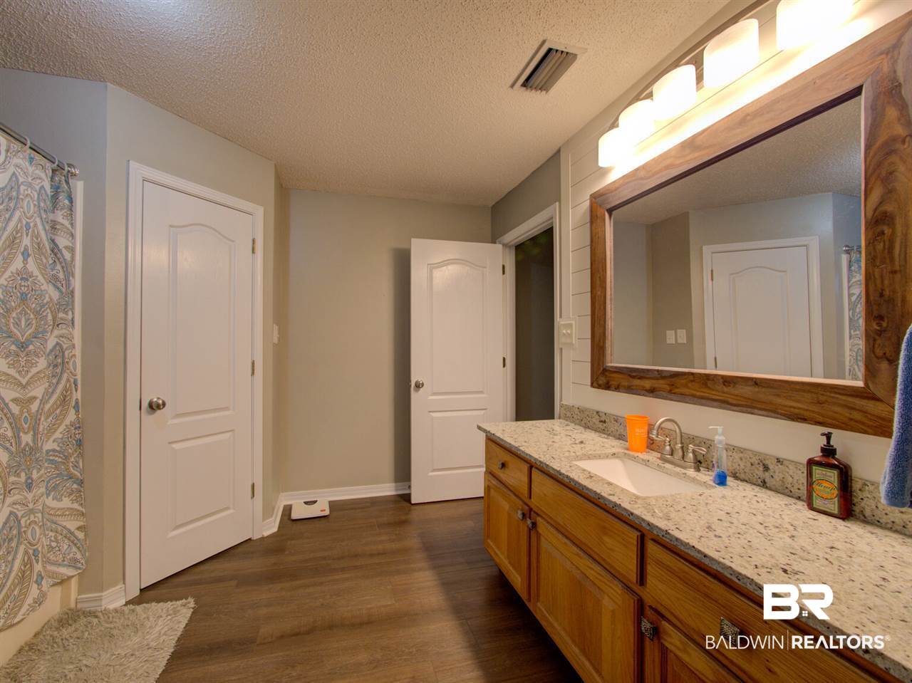22402 Buck Road Robertsdale, AL 36567 - Photo 45 of 49 Master Bath