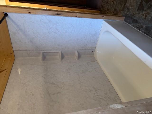 54 Ponderosa Road Bloomingburg, NY 12721 - Photo 13 of 22 a bathroom with a bathtub