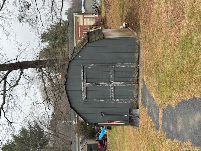 54 Ponderosa Road Bloomingburg, NY 12721 - Photo 8 of 22 a backyard of a house