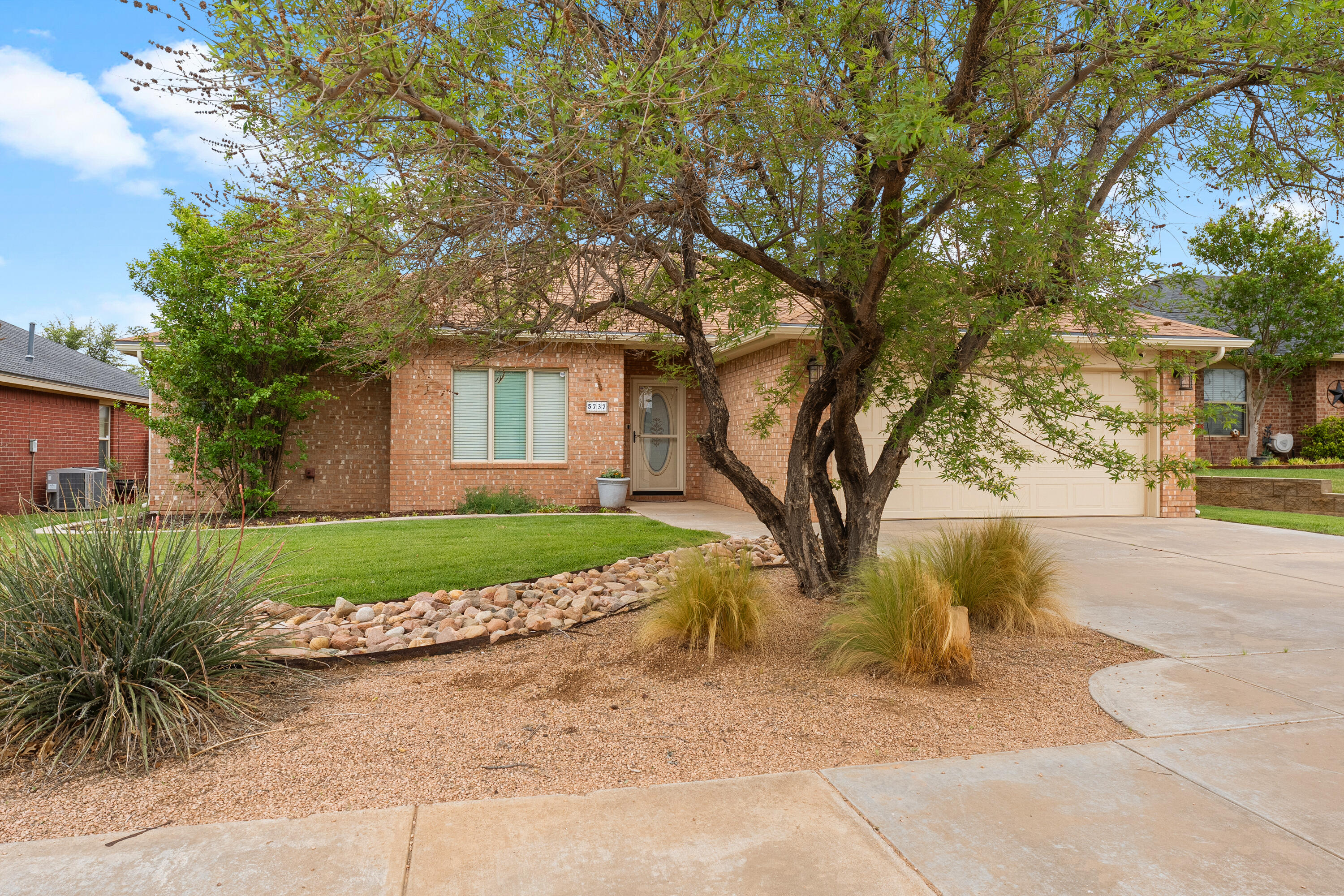 5737 107th Street Lubbock, TX 79424 - Photo 1 of 27 IMG_2682