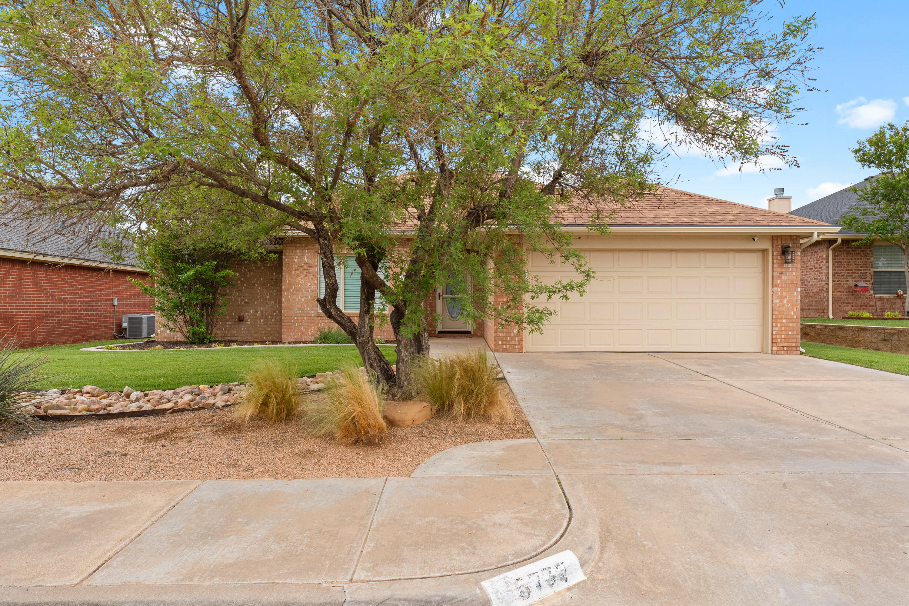 5737 107th Street Lubbock, TX 79424 - Photo 2 of 27 IMG_2678