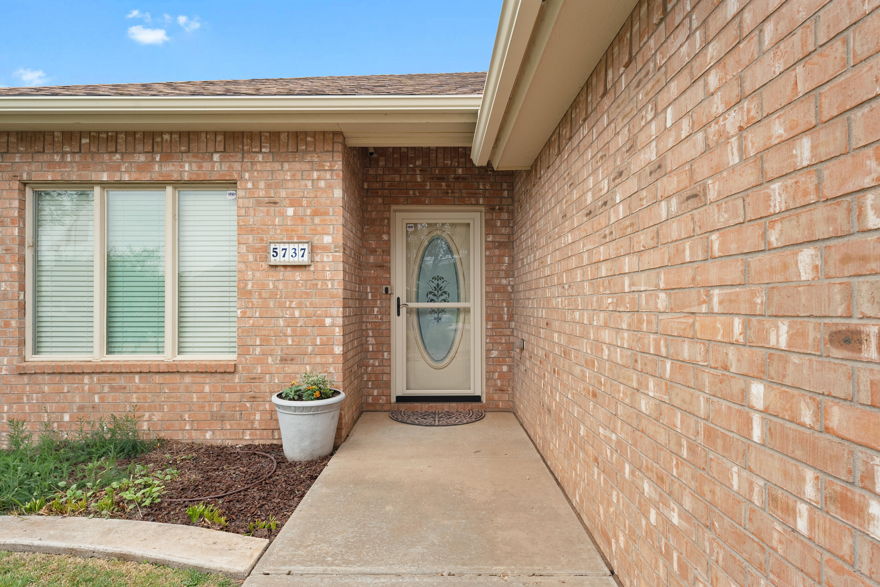 5737 107th Street Lubbock, TX 79424 - Photo 3 of 27 IMG_2683