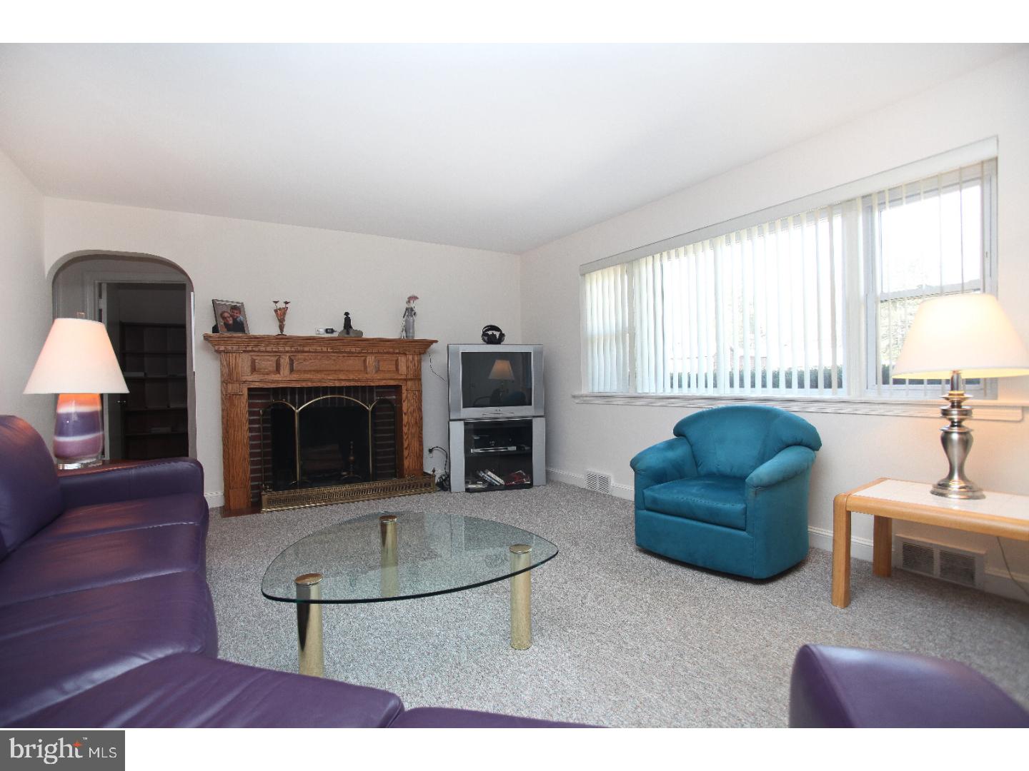 347 Marple Road Broomall, PA 19008 - Photo 3 of 25 Living Room