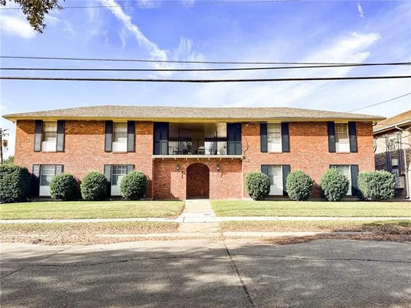 $1,050 | 800 Martin Behrman Avenue, Unit 101, Metairie, LA 70005