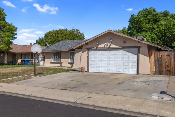 $395,000 | 808 Cadillac Drive, Modesto, CA 95351