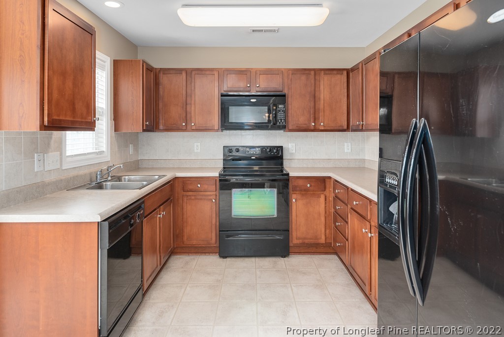 299 Ranier Drive Raeford, NC 28376 - Photo 8 of 27 Gallery Image 8