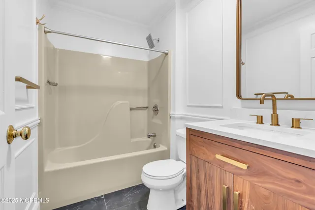 a view of a house with backyard and a tree