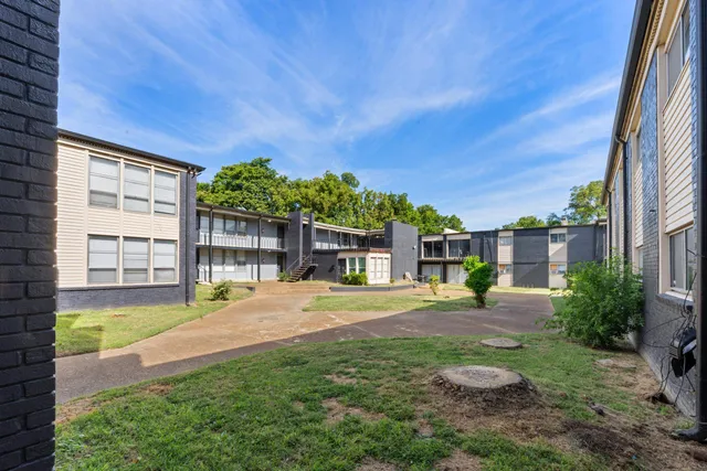 a view of a house with backyard and sitting area