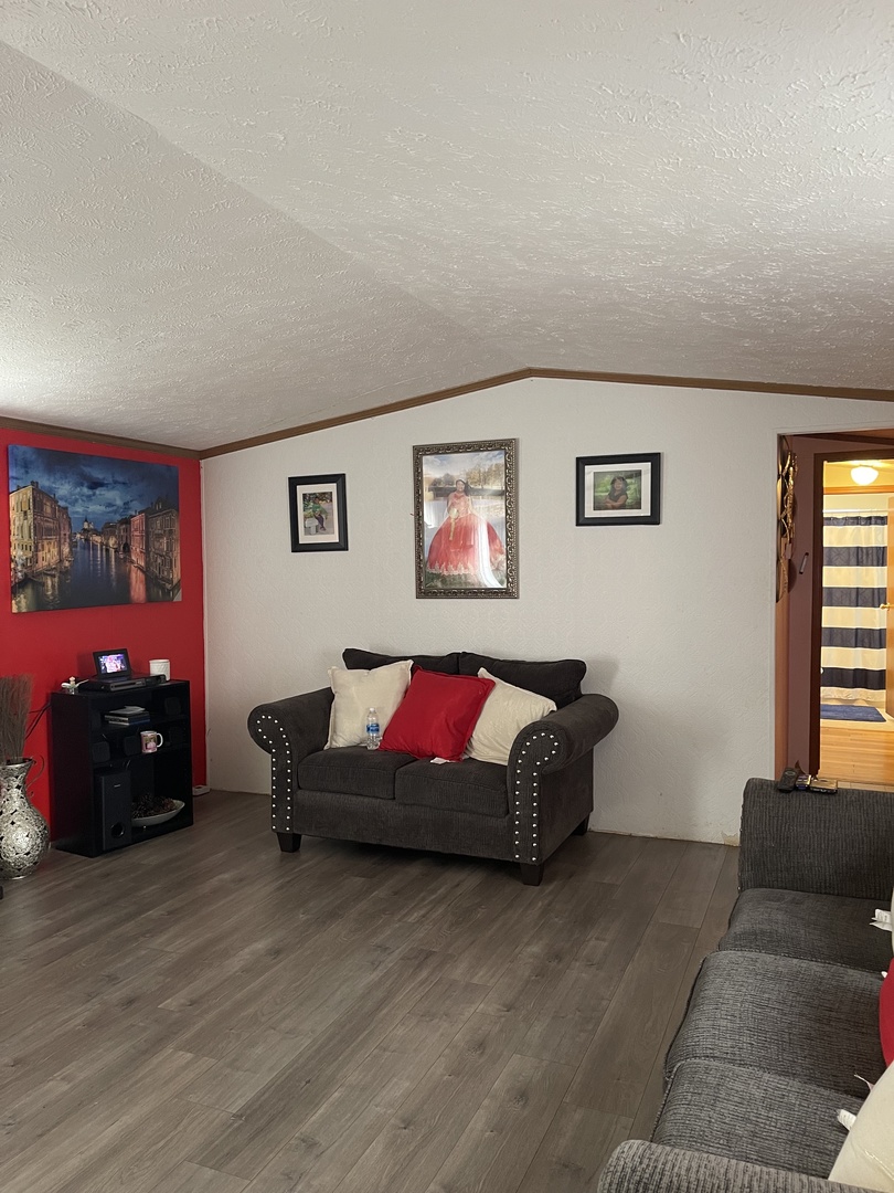 365 Surrey Road Wheeling, IL 60090 - Photo 4 of 12 a living room with furniture and a flat screen tv