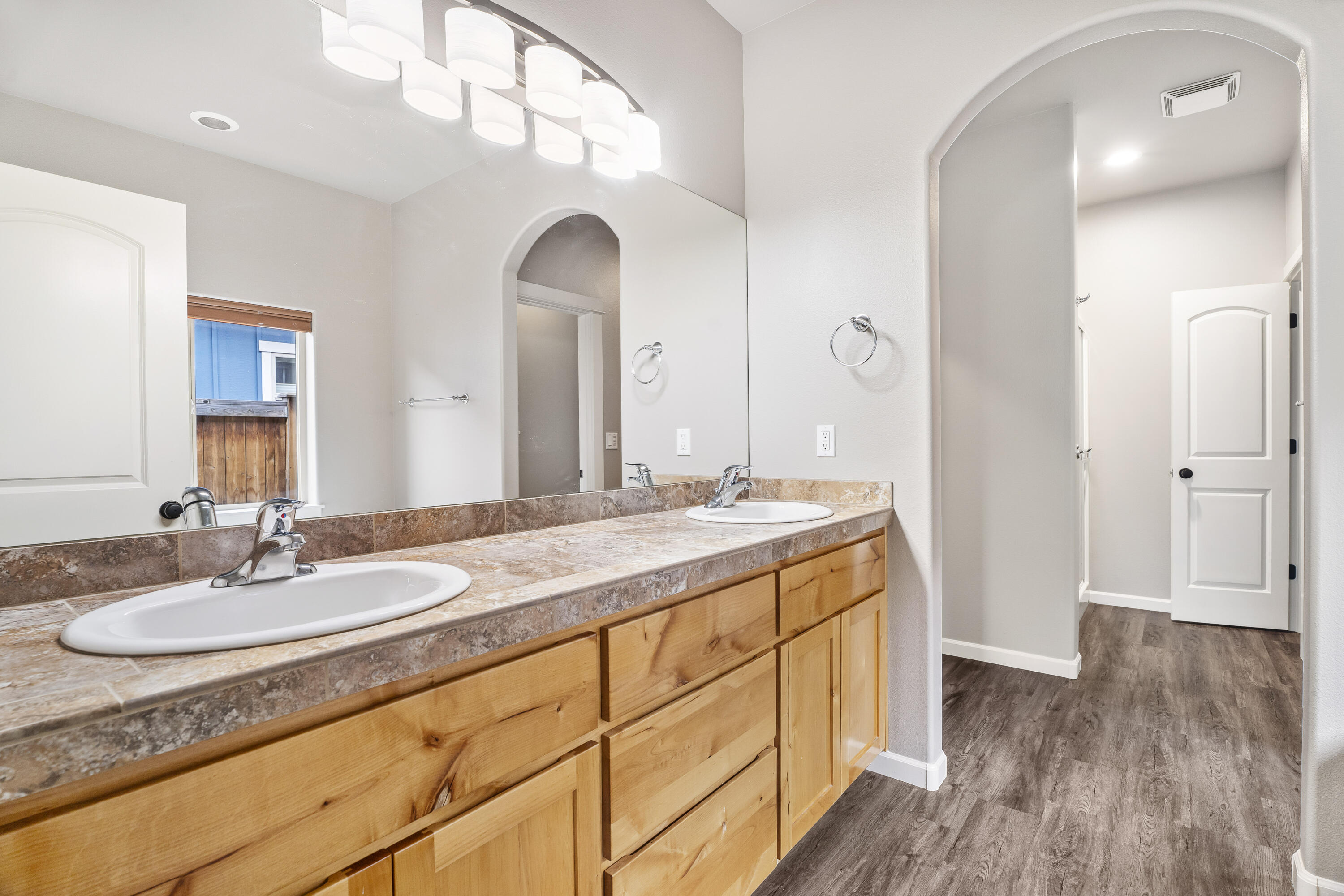 3167 Yellow Ribbon Drive Bend, OR 97701 - Photo 25 of 38 29-Primary Bathroom