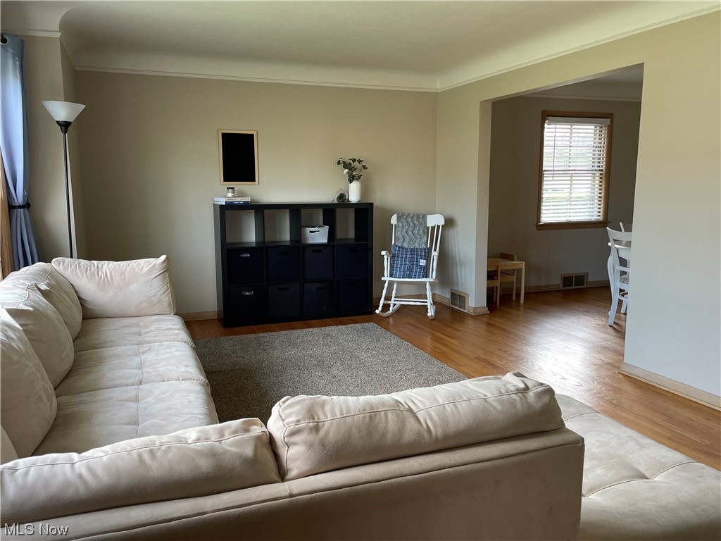 4110 Linnell Road Cleveland, OH 44121 - Photo 4 of 29 Gallery Image 4