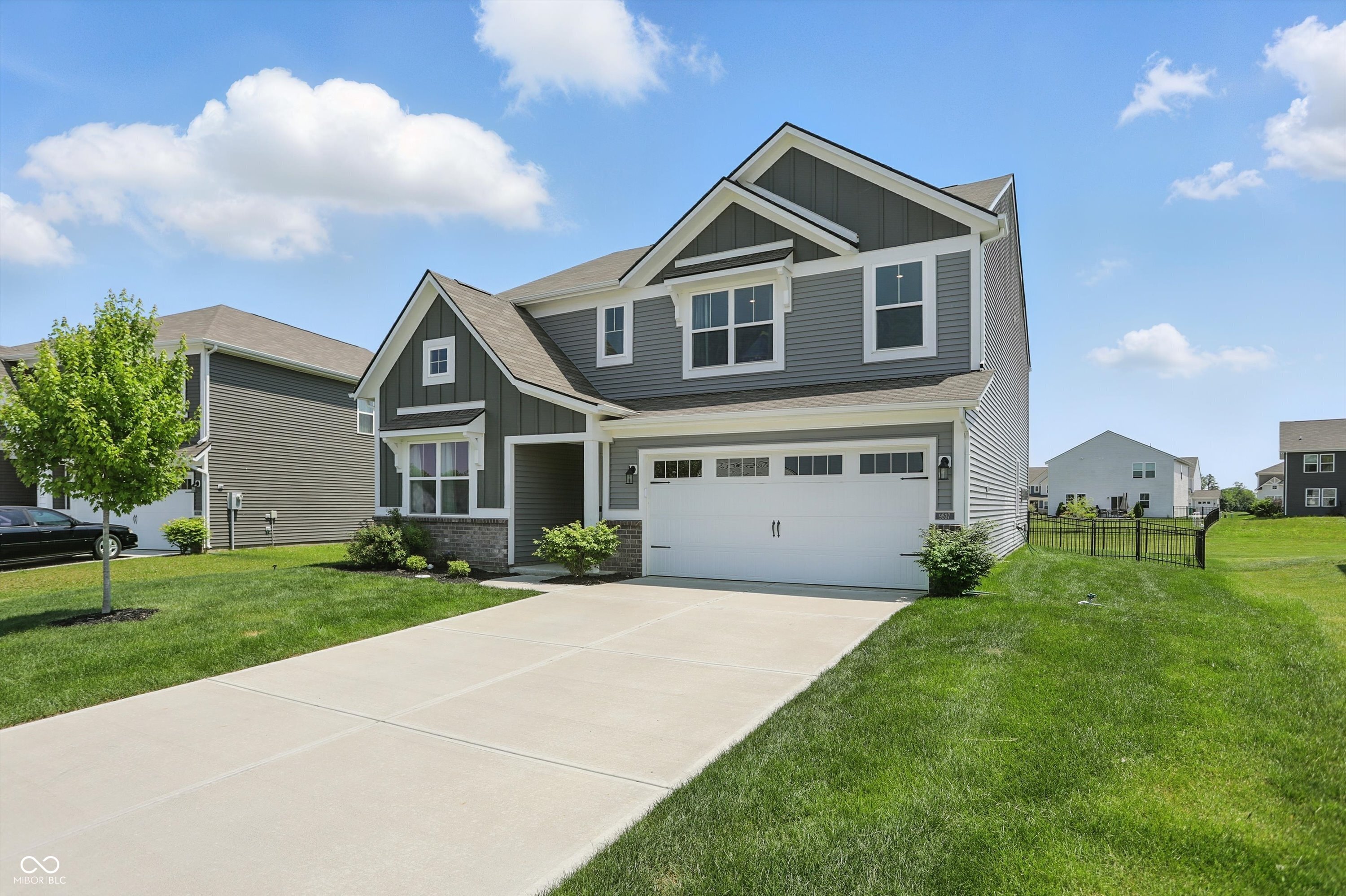 9537 Crossfield Road Avon, IN 46123 - Photo 2 of 48