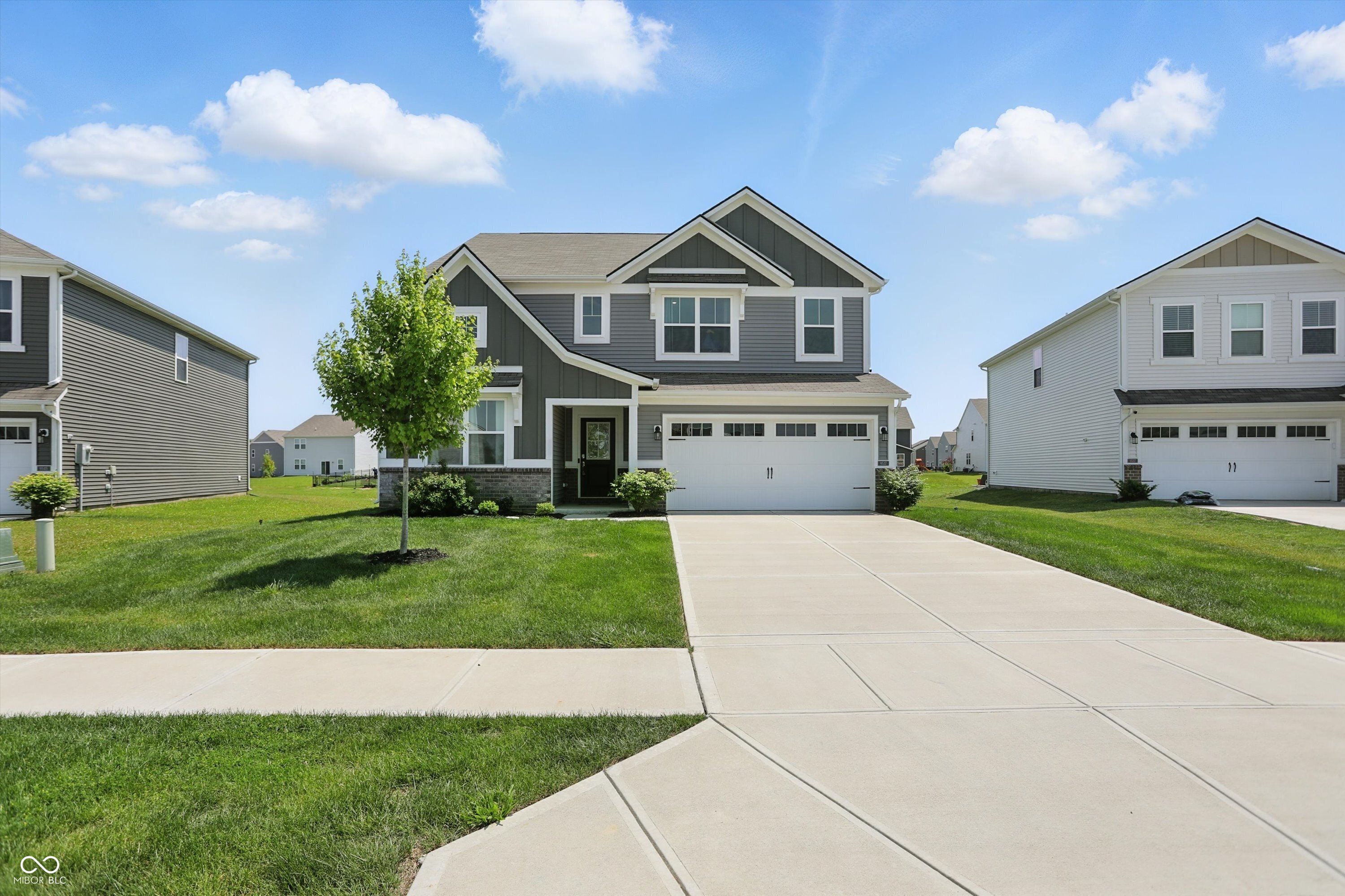 9537 Crossfield Road Avon, IN 46123 - Photo 3 of 48