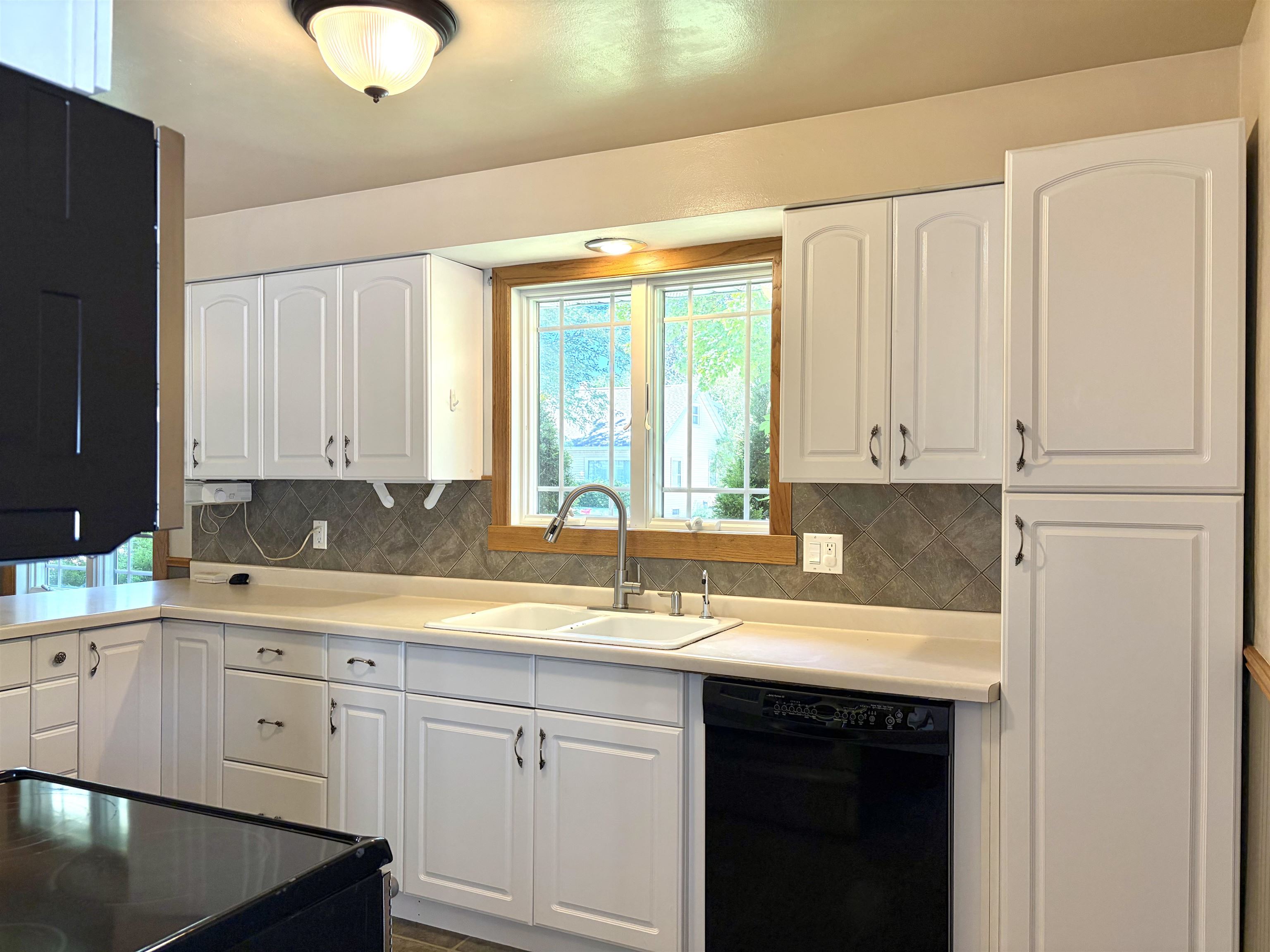 1137 West Roberts Avenue Appleton, WI 54914 - Photo 6 of 24