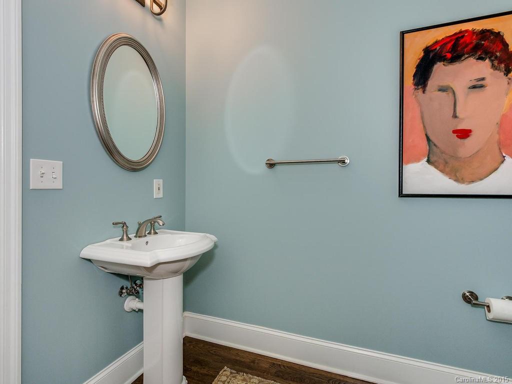 626 Queens Road, Unit 304 Charlotte, NC 28207 - Photo 15 of 24 a bathroom with a sink and a mirror
