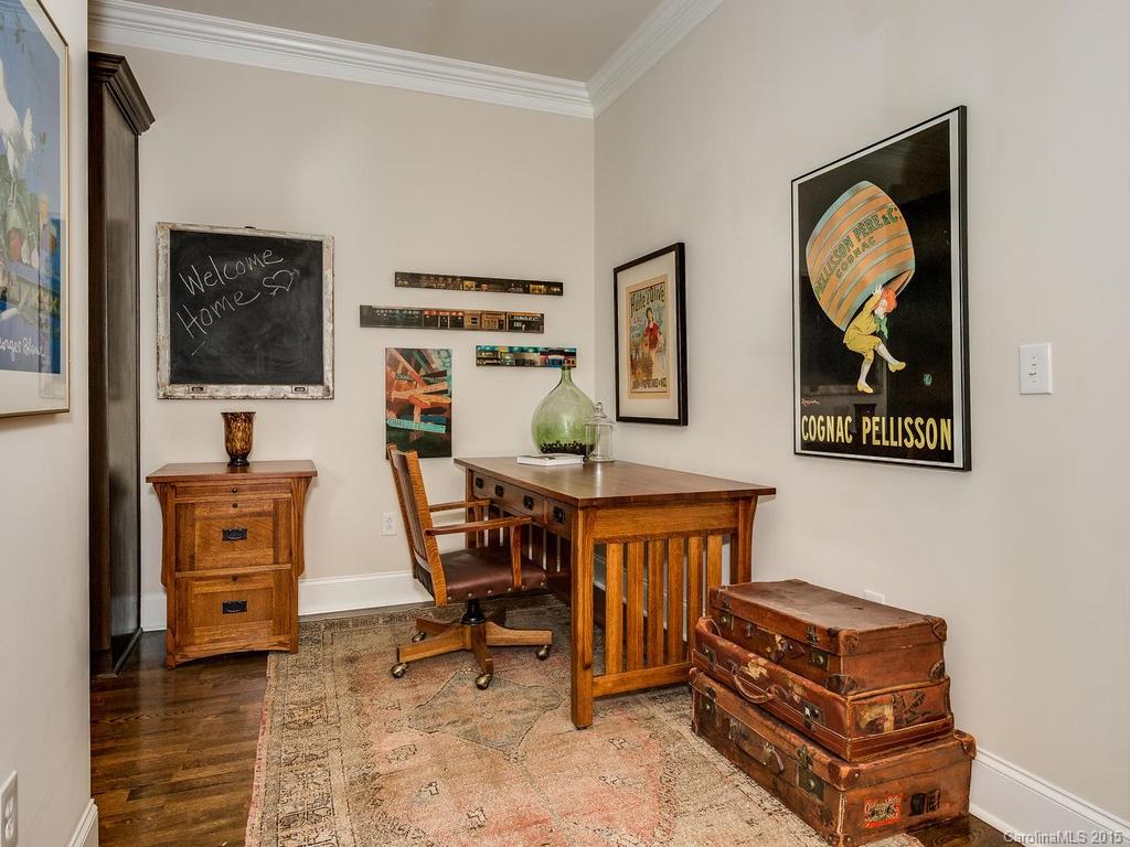 626 Queens Road, Unit 304 Charlotte, NC 28207 - Photo 20 of 24 a living room with furniture and a flat screen tv