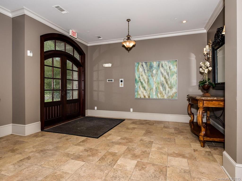 626 Queens Road, Unit 304 Charlotte, NC 28207 - Photo 23 of 24 an empty room with windows and closet