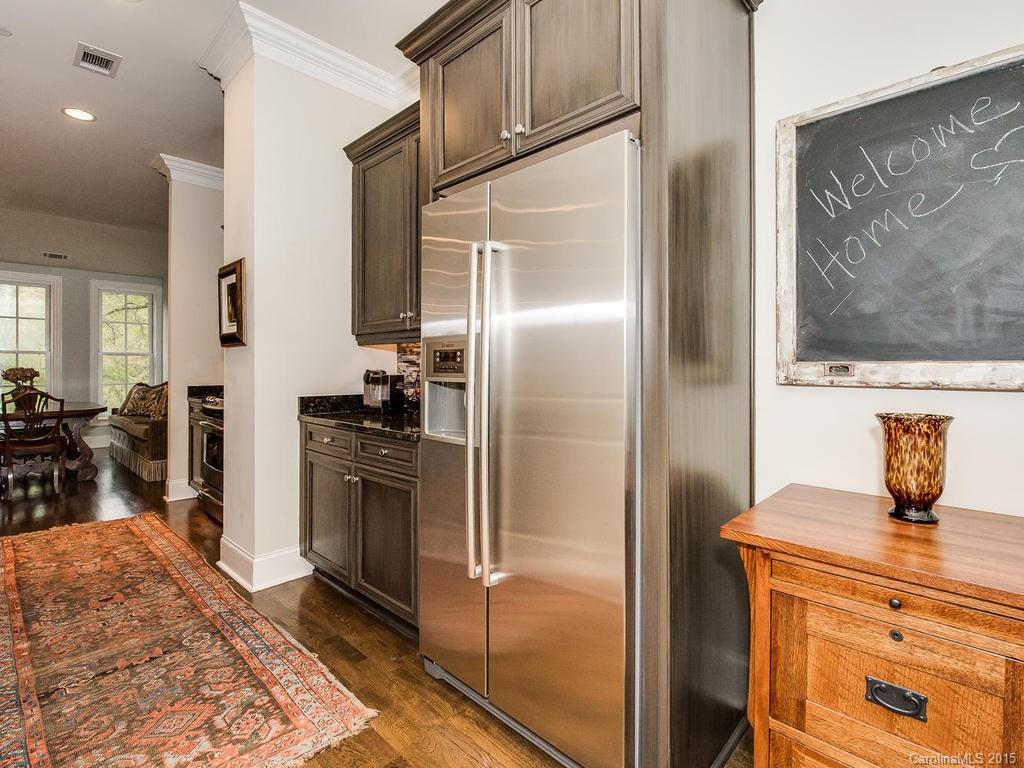 626 Queens Road, Unit 304 Charlotte, NC 28207 - Photo 6 of 24 a kitchen with a refrigerator and a stove