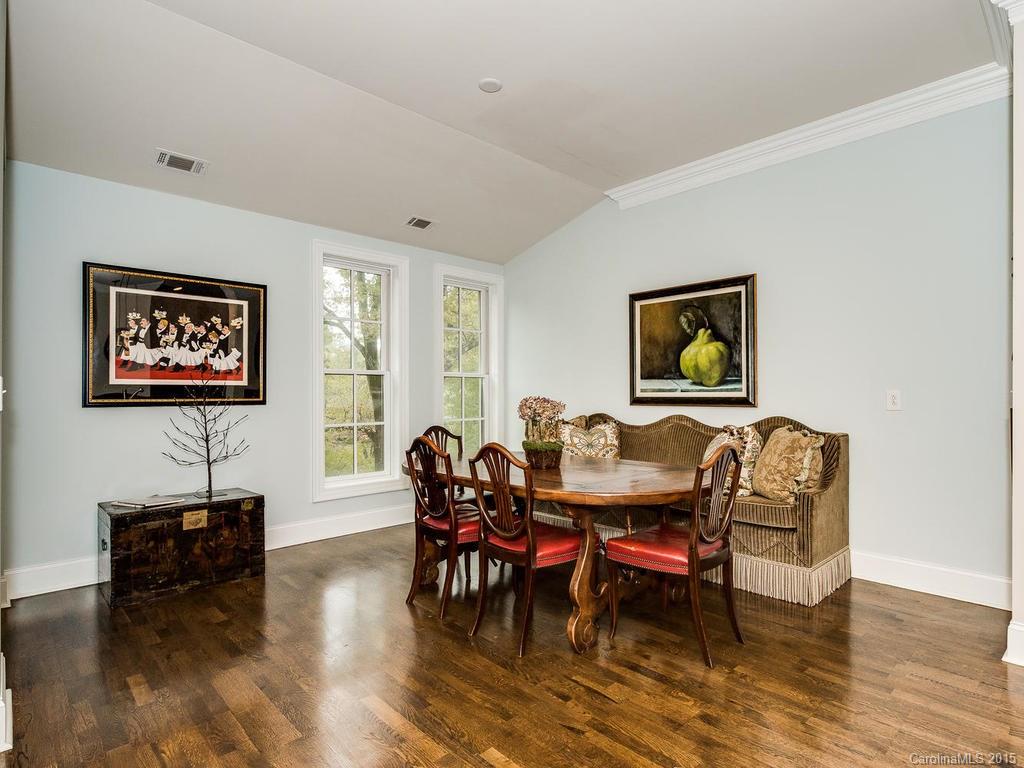 626 Queens Road, Unit 304 Charlotte, NC 28207 - Photo 8 of 24 a view of a livingroom with furniture and a a table