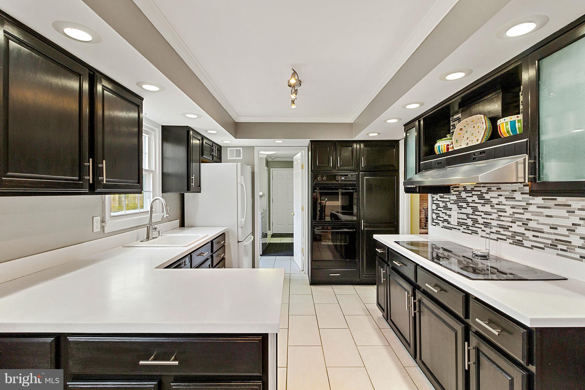 8040 Stillbrooke Road Manassas, VA 20112 - Photo 6 of 29 Double Oven & Cook Top!