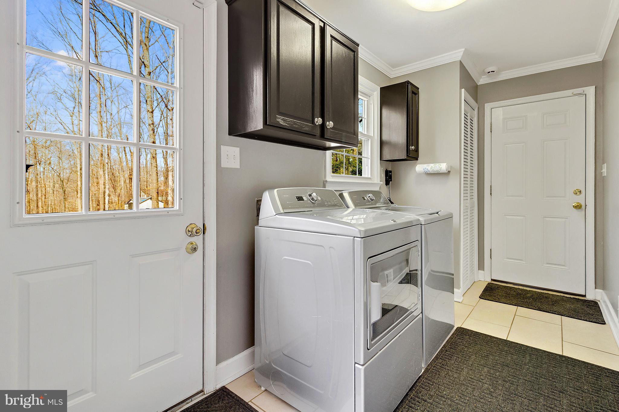 8040 Stillbrooke Road Manassas, VA 20112 - Photo 8 of 29 Main Level Laundry w/Tile, WD, Sink