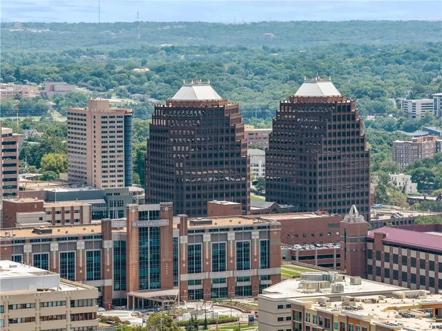 $485,000 | 4218 Greenwood Place, Kansas City, MO 64111