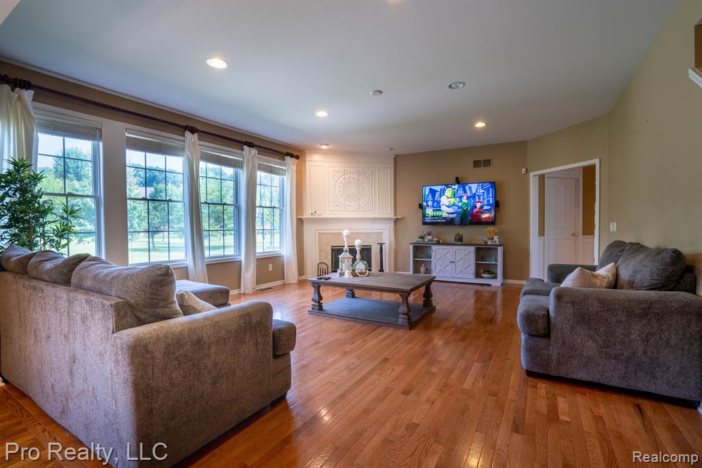 607 Bliss Drive Rochester Hills, MI 48307 - Photo 5 of 40