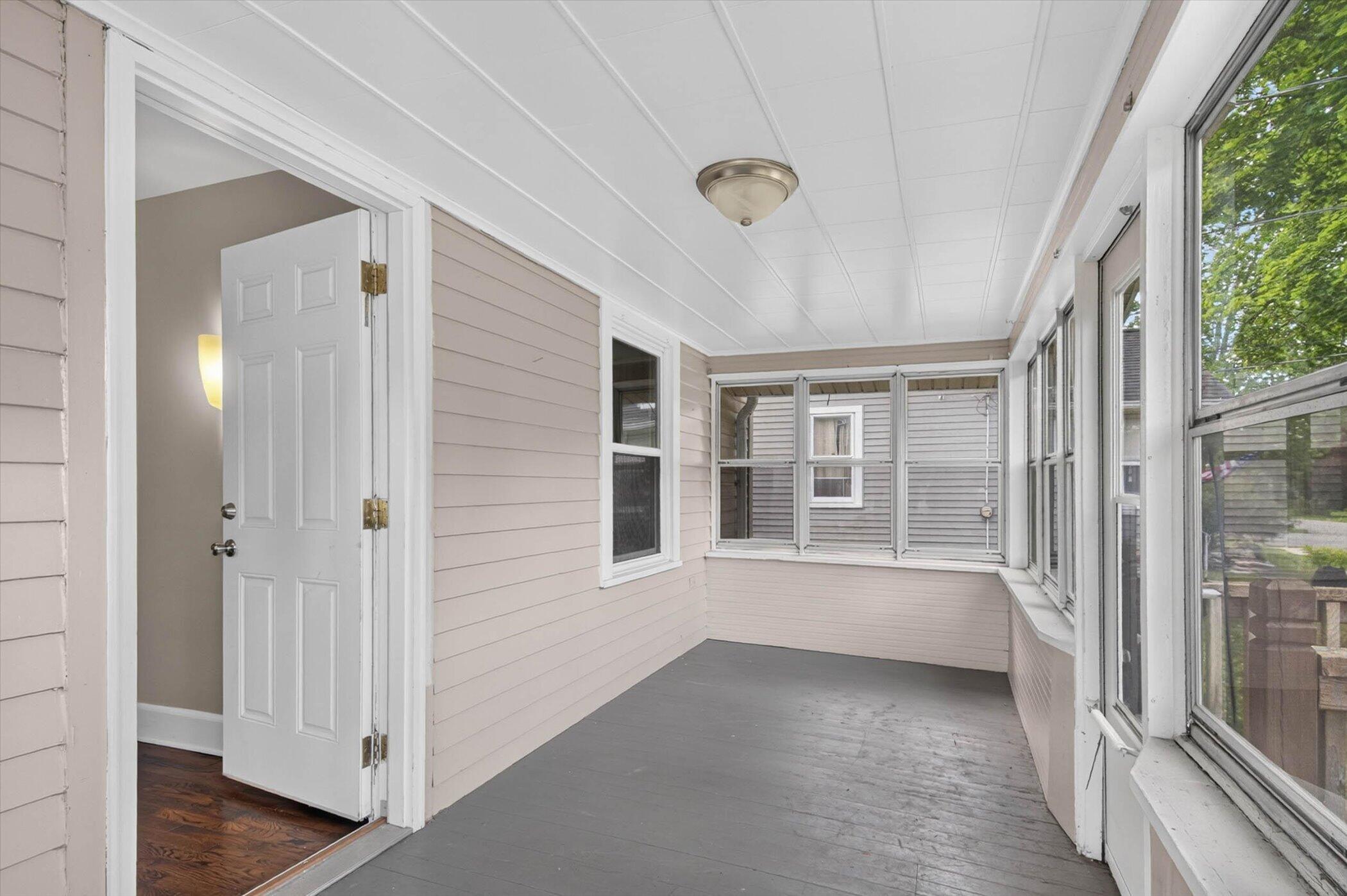 2815 Overhill Road Jackson, MI 49203 - Photo 7 of 31 07-2815-Overhill-Rd-WindowStill-Photogra