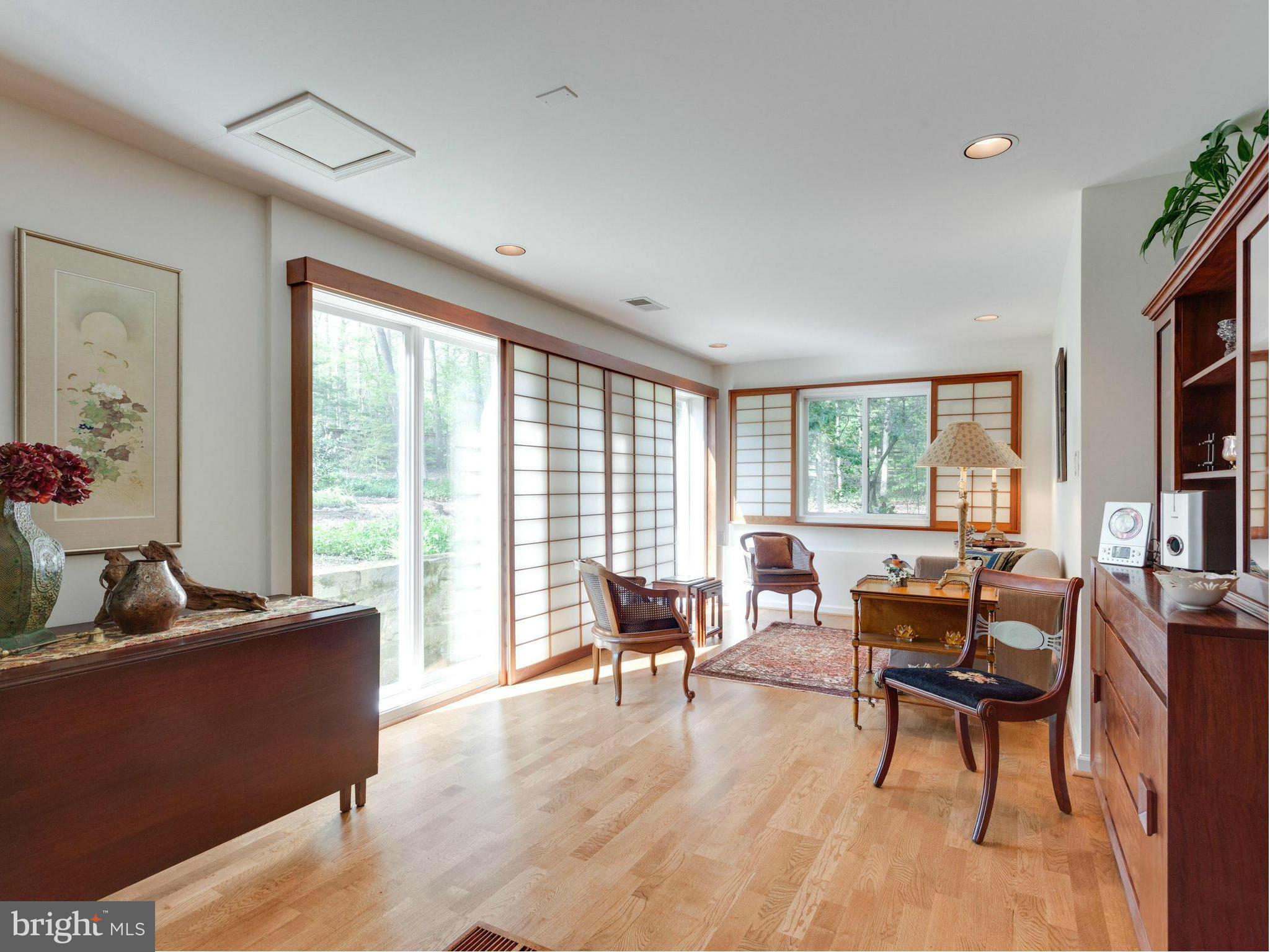 11509 Drop Forge Lane Reston, VA 20191 - Photo 8 of 30 Living Room