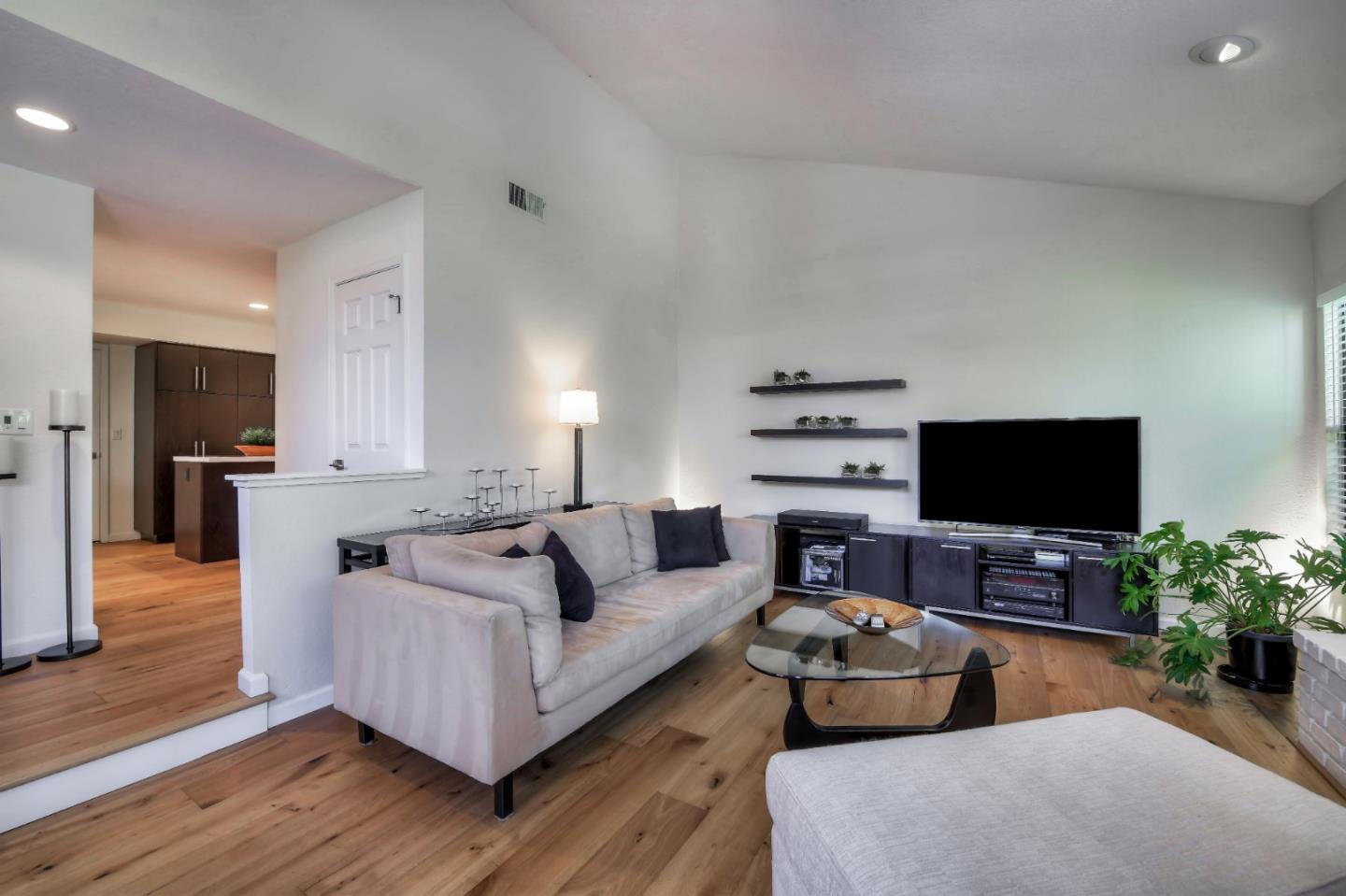 125 Redding Road, Unit B Campbell, CA 95008 - Photo 8 of 28 Gallery Image 8