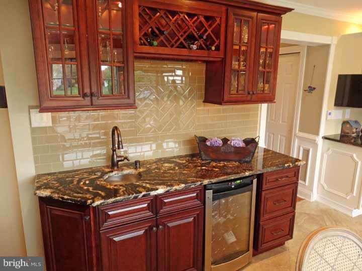 36 Devon Road Newtown, PA 18940 - Photo 11 of 24 Wet Bar