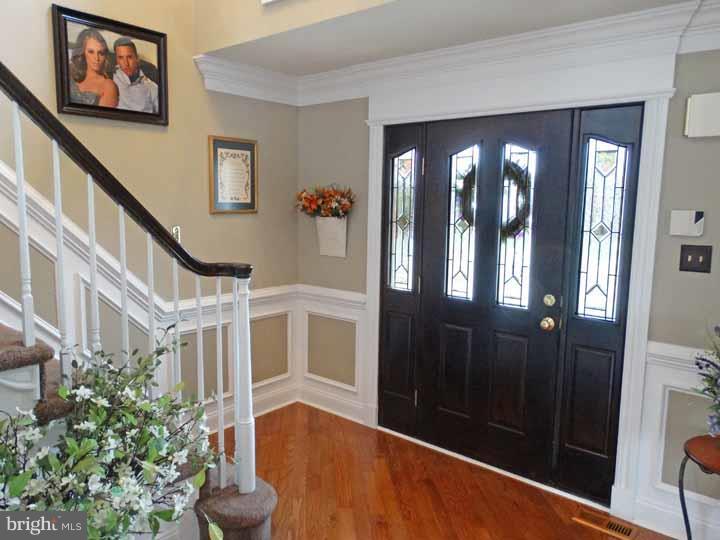 36 Devon Road Newtown, PA 18940 - Photo 3 of 24 Foyer