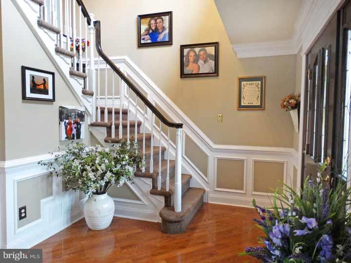 36 Devon Road Newtown, PA 18940 - Photo 4 of 24 Foyer