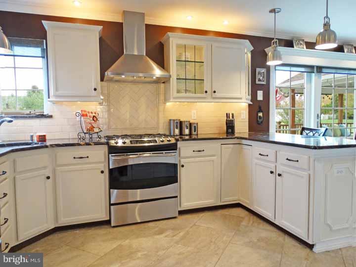 36 Devon Road Newtown, PA 18940 - Photo 8 of 24 Kitchen
