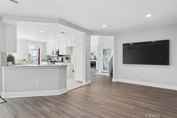 $950,000 | 6111 Garnet Circle, Anaheim Hills, CA 92807