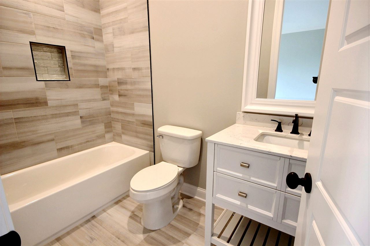 1251 Bray Station Road Collierville, TN 38017 - Photo 19 of 25 Private bath for 5th bedroom