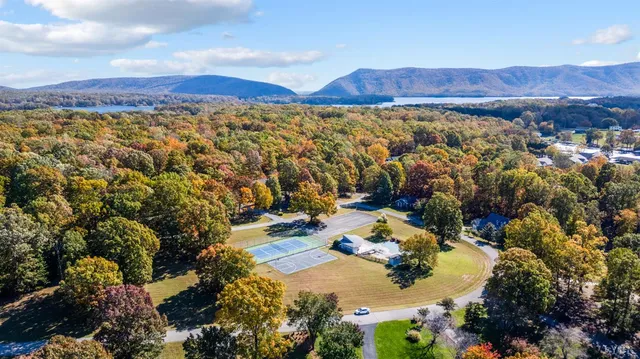 $750,000 | 404 Heather Lane, Huddleston, VA 24104