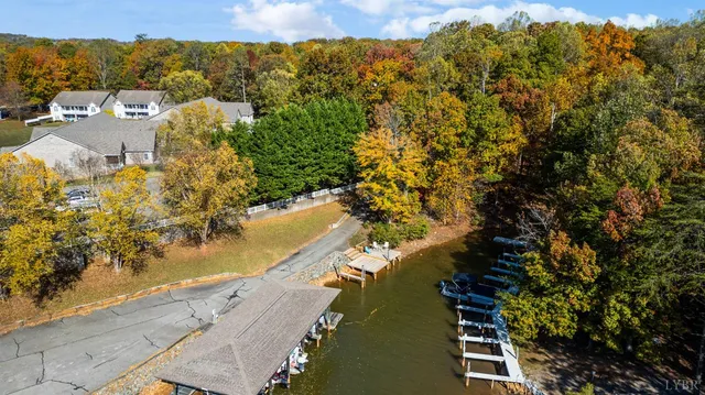 $750,000 | 404 Heather Lane, Huddleston, VA 24104