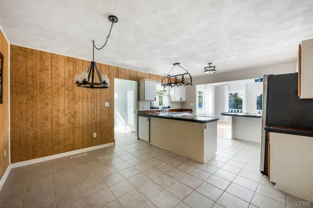 a kitchen that has a lot of cabinets in it