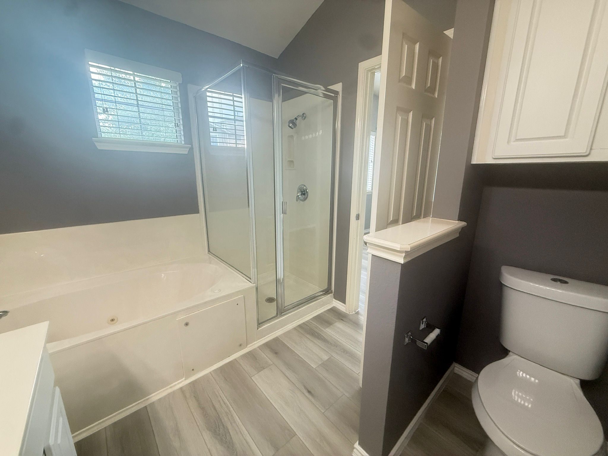 1900 Scofield Ridge Parkway, Unit 2103 Austin, TX 78727 - Photo 22 of 35 Primary bathroom with bathtub with jets, and separate standup shower.