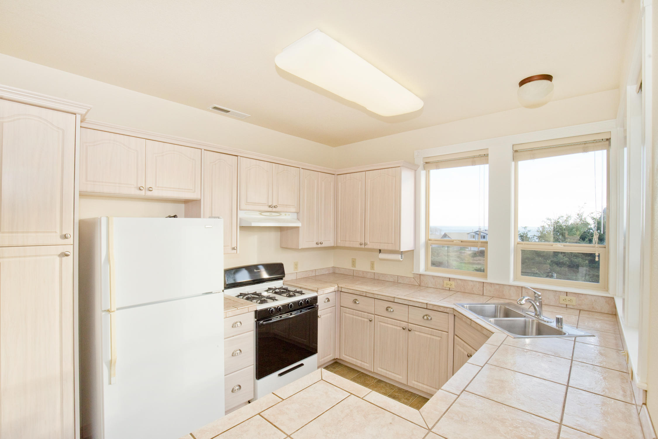 129 Neptune Road Whitethorn, CA 95589 - Photo 11 of 17