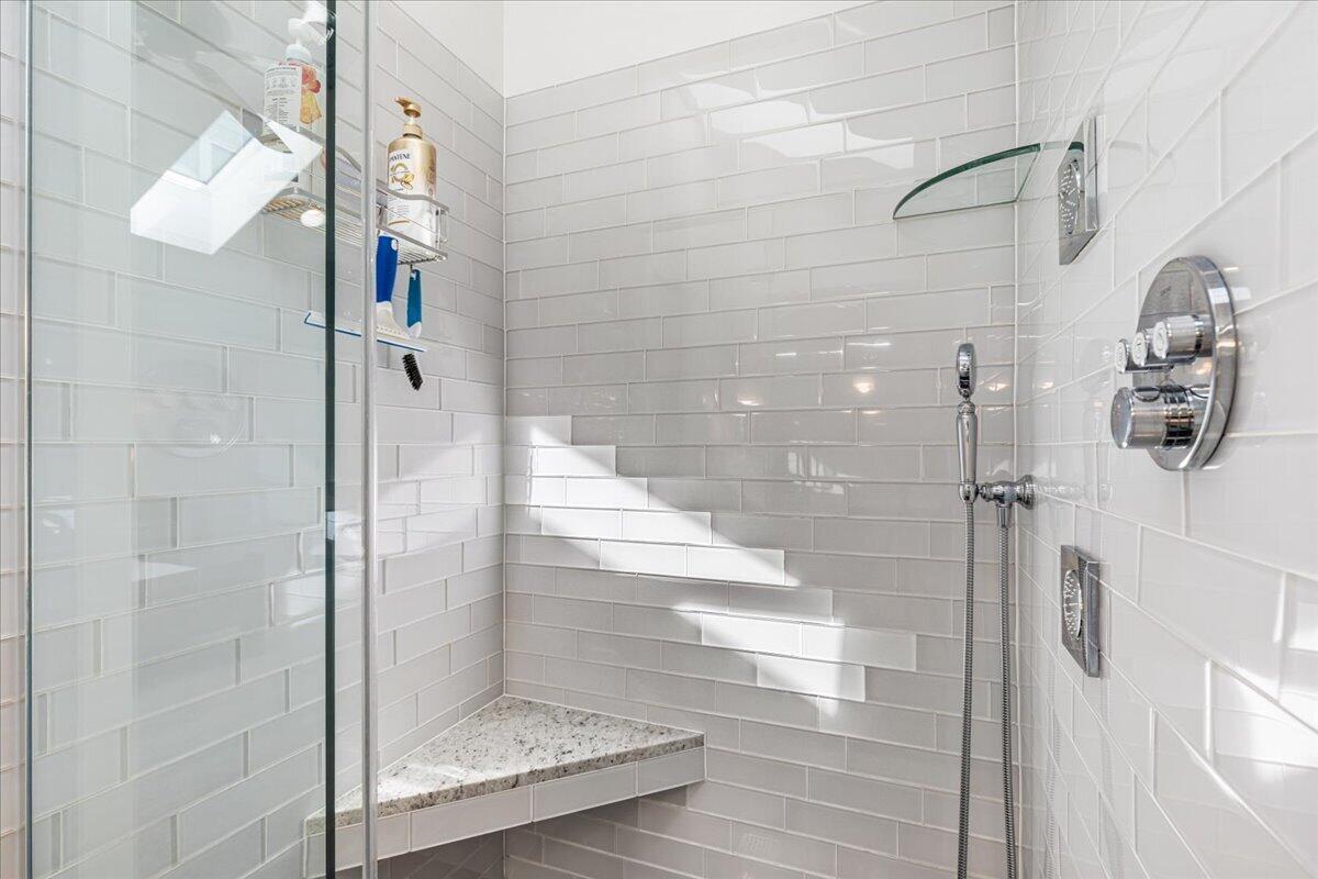 4763 Fontana Beach Road, Unit 4762 Polk, WI 53086 - Photo 42 of 100 Primary, Bathroom #3 - Glass Tile