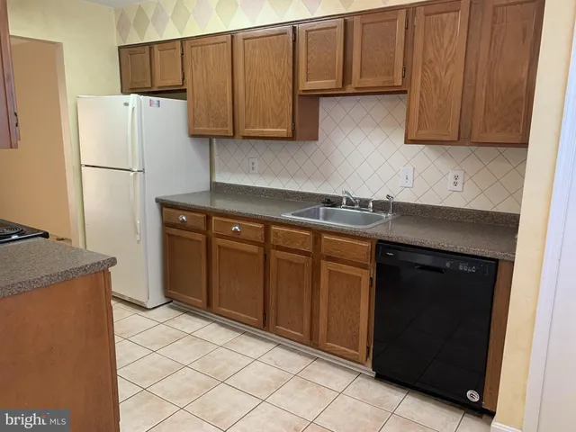 $2,200 | 22319 Mayfield Square, Sterling, VA 20164