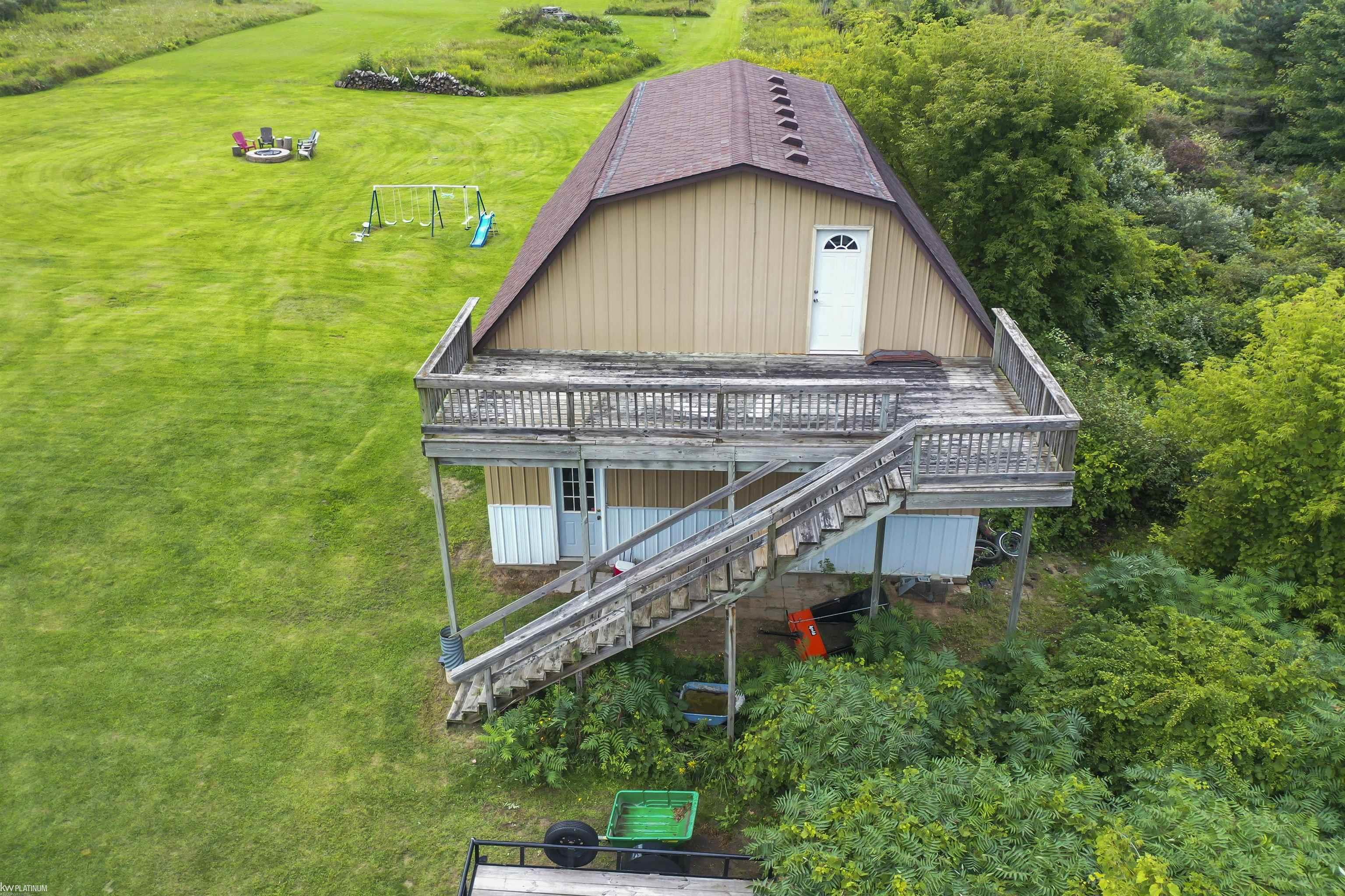 8070 Vincent Road Croswell, MI 48422 - Photo 12 of 38 50120723-11.JPG