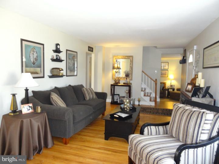 101 Great Oak Road Voorhees, NJ 08043 - Photo 3 of 25 Living Room