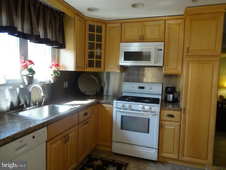 101 Great Oak Road Voorhees, NJ 08043 - Photo 5 of 25 Kitchen