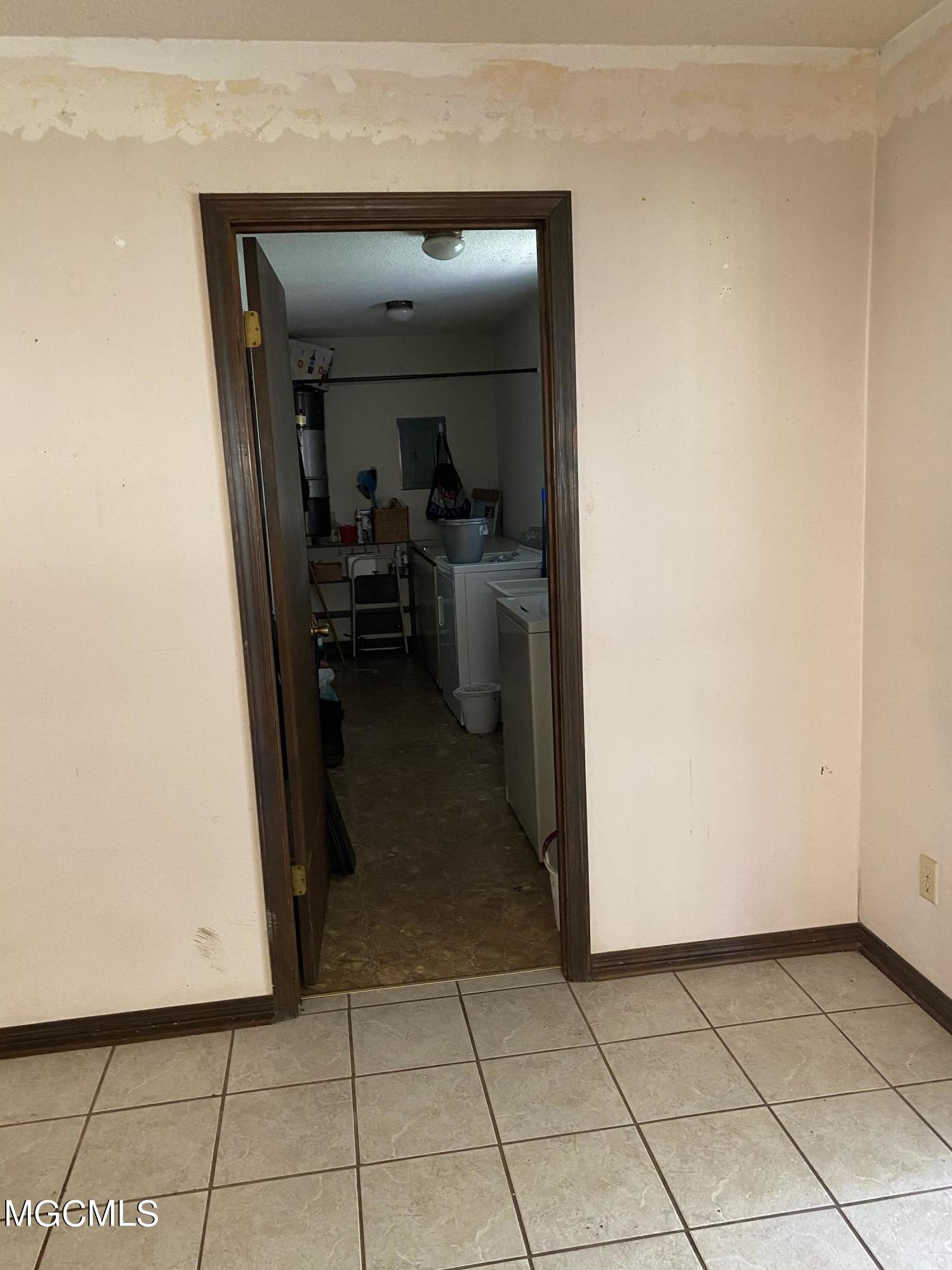 4008 Kasper Road Moss Point, MS 39562 - Photo 8 of 50 3527D9E3-A173-4F47-813F-79E33FA8E106